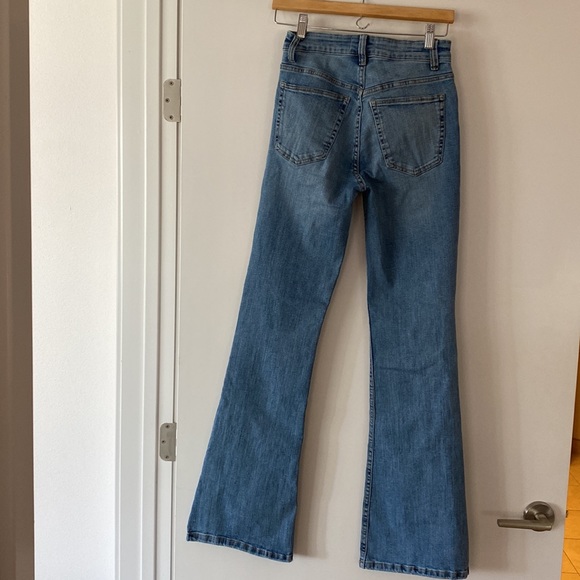 Zara, Flare fit, high rise, flare leg, full length stretch. Light blue wash. - Picture 3 of 3